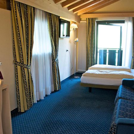 Alexander Charme Hotel Livigno Bagian luar foto