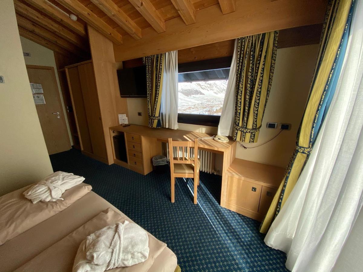 Alexander Charme Hotel Livigno Bagian luar foto