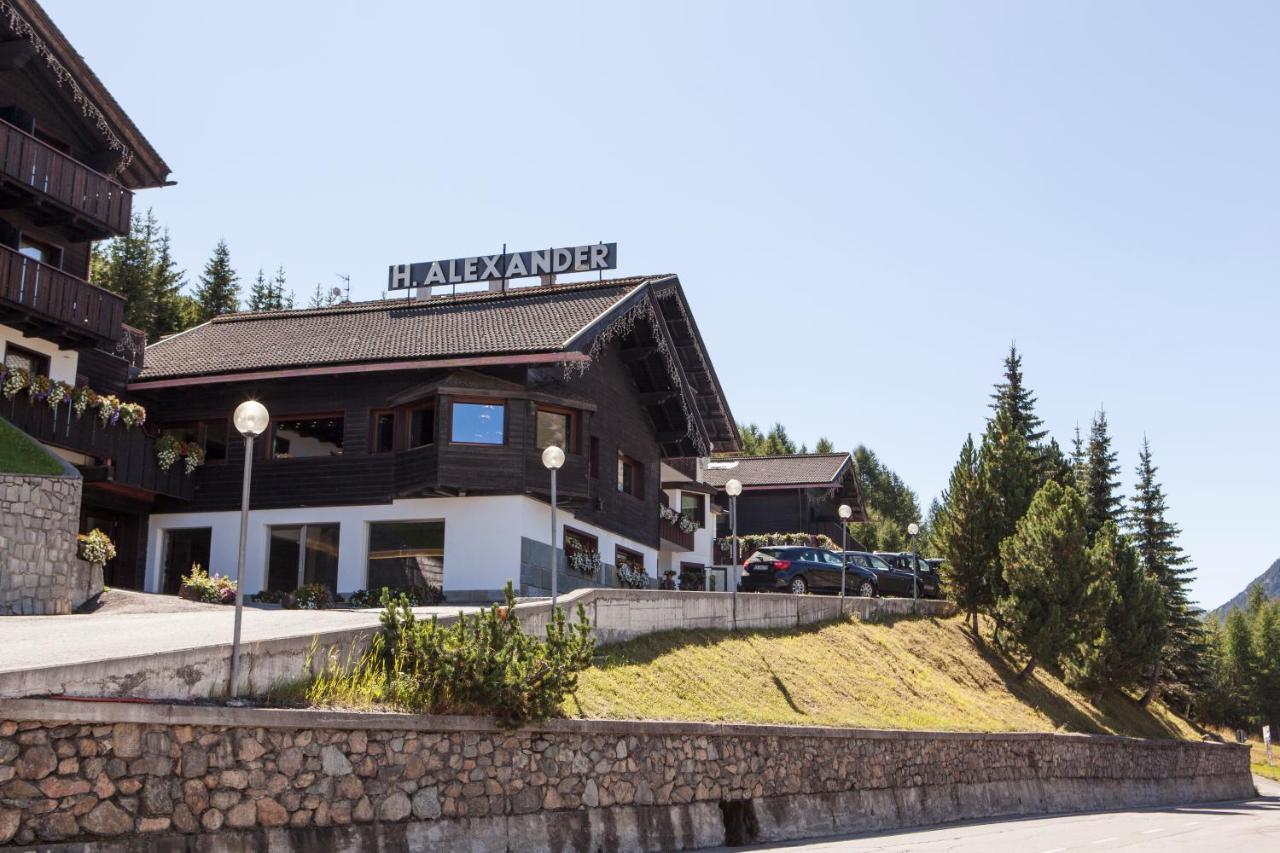 Alexander Charme Hotel Livigno Bagian luar foto