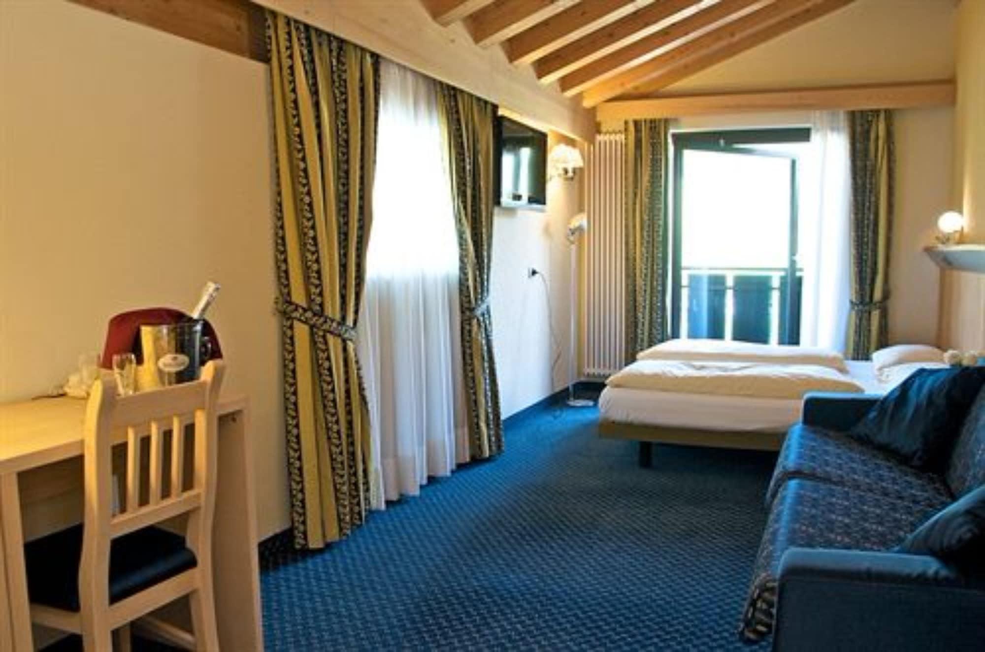 Alexander Charme Hotel Livigno Bagian luar foto