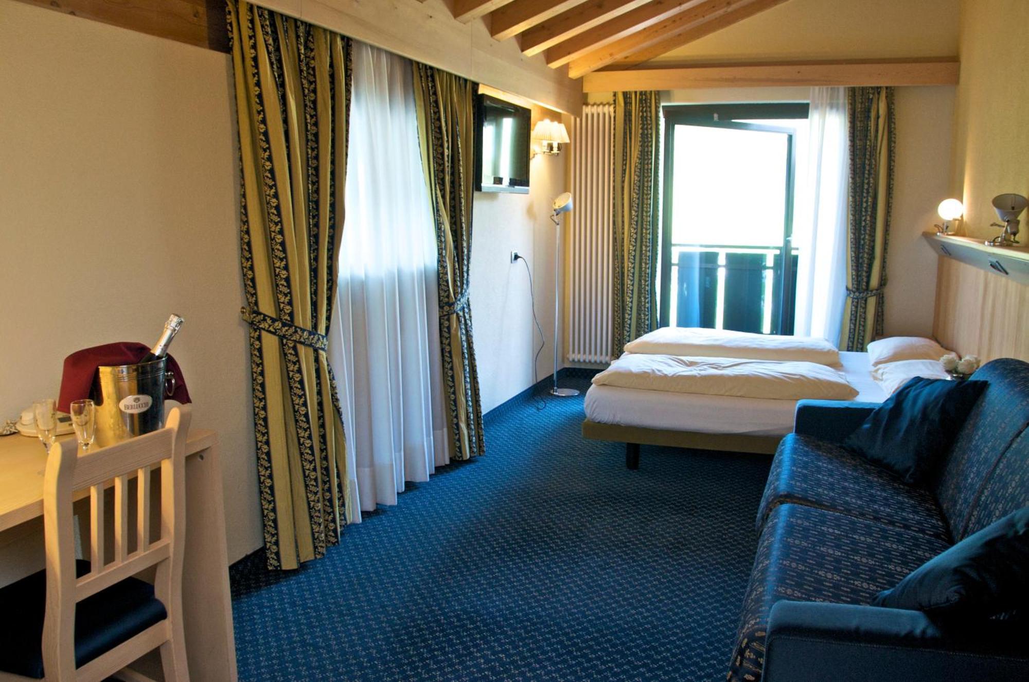 Alexander Charme Hotel Livigno Bagian luar foto